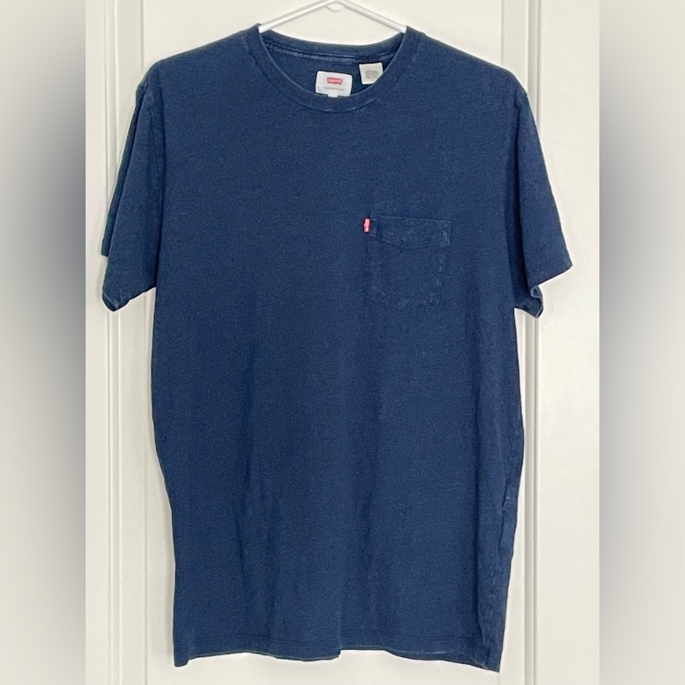 Vintage Levi’s Red Tab Navy Blue Pocket T-Shirt L Large Made in Sri Lanka
